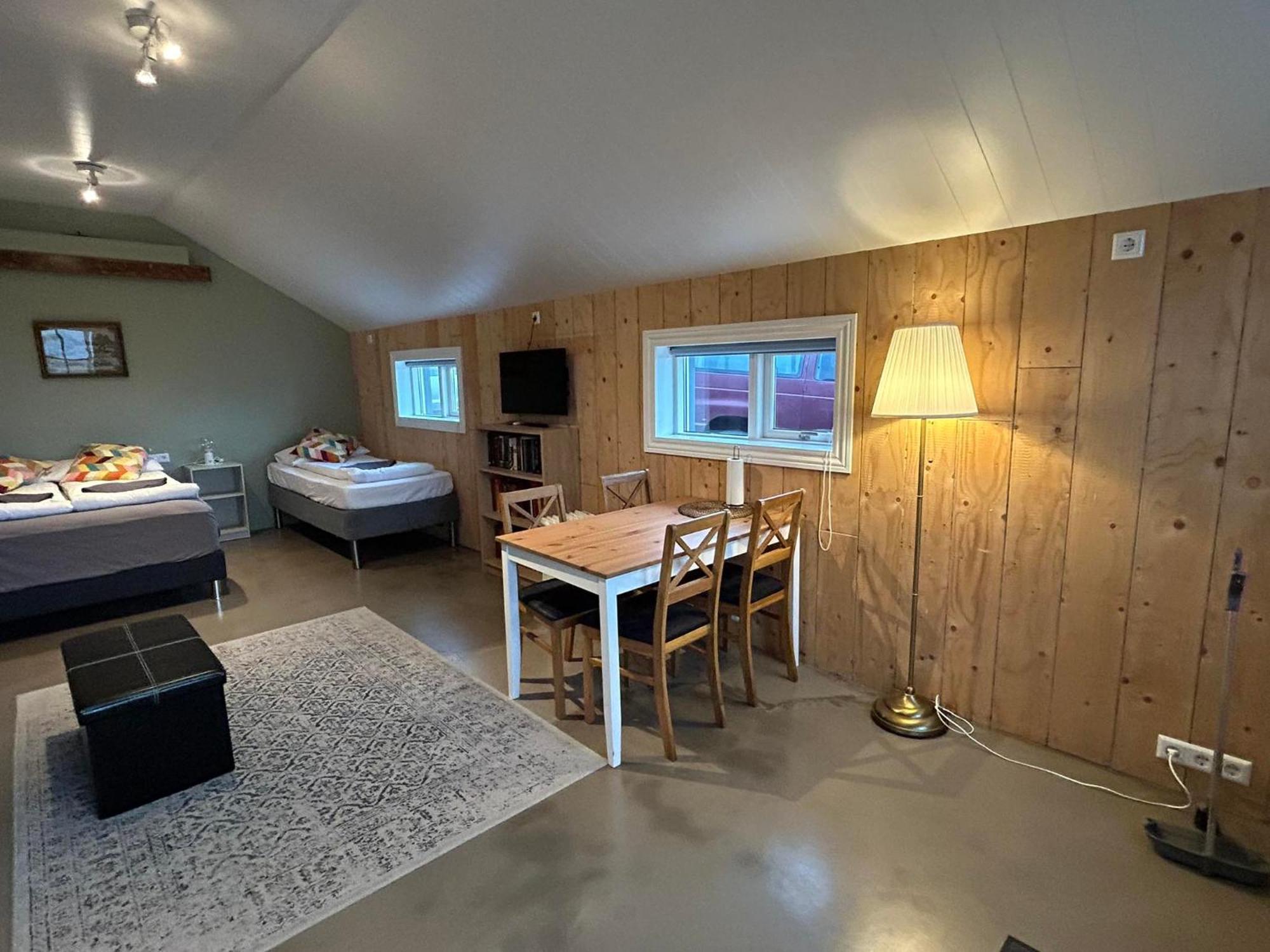 Apartment For 4 Guests Хвольсвёдлюр Экстерьер фото